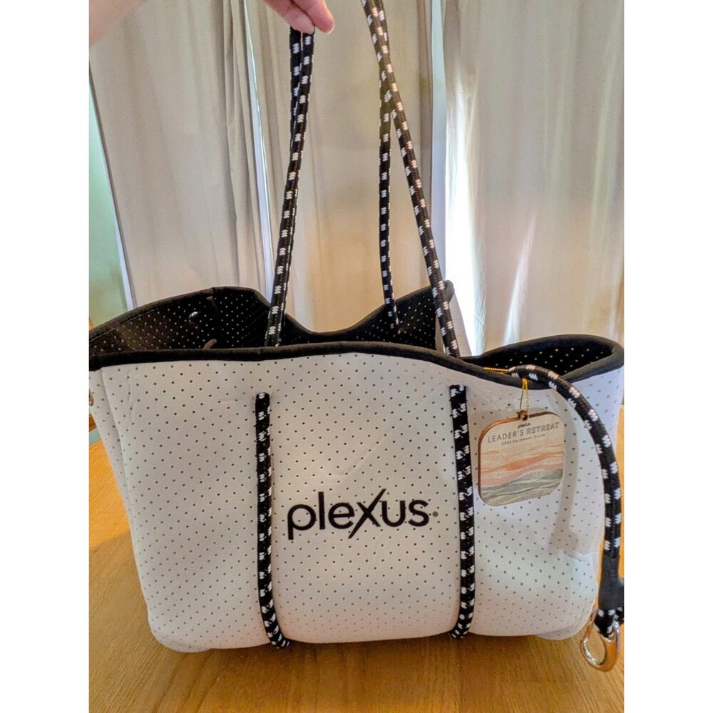 Large Bag Tote Bag Gym Bag Travel Bag Nice Condition!!